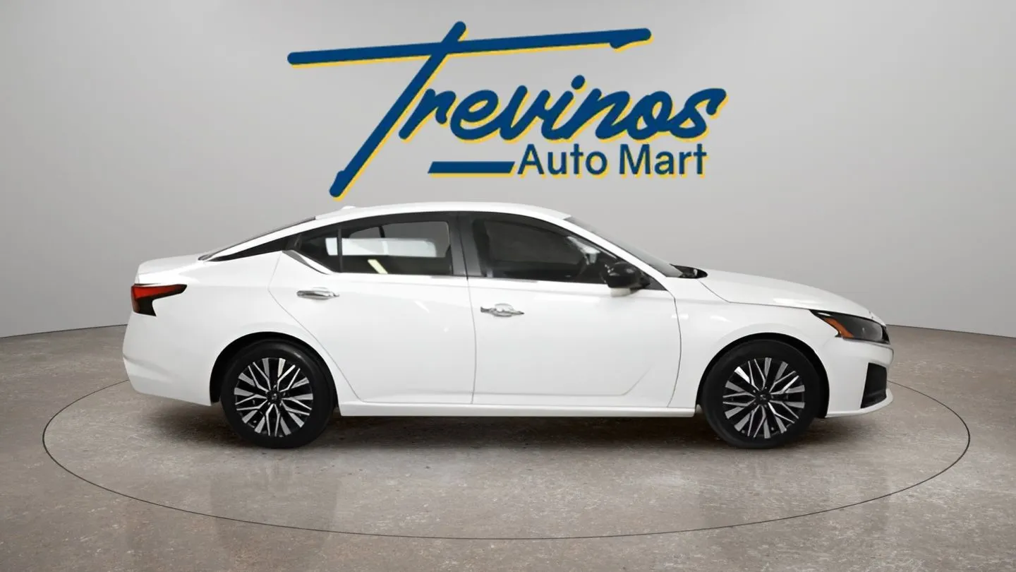 Nissan Altima photo 5