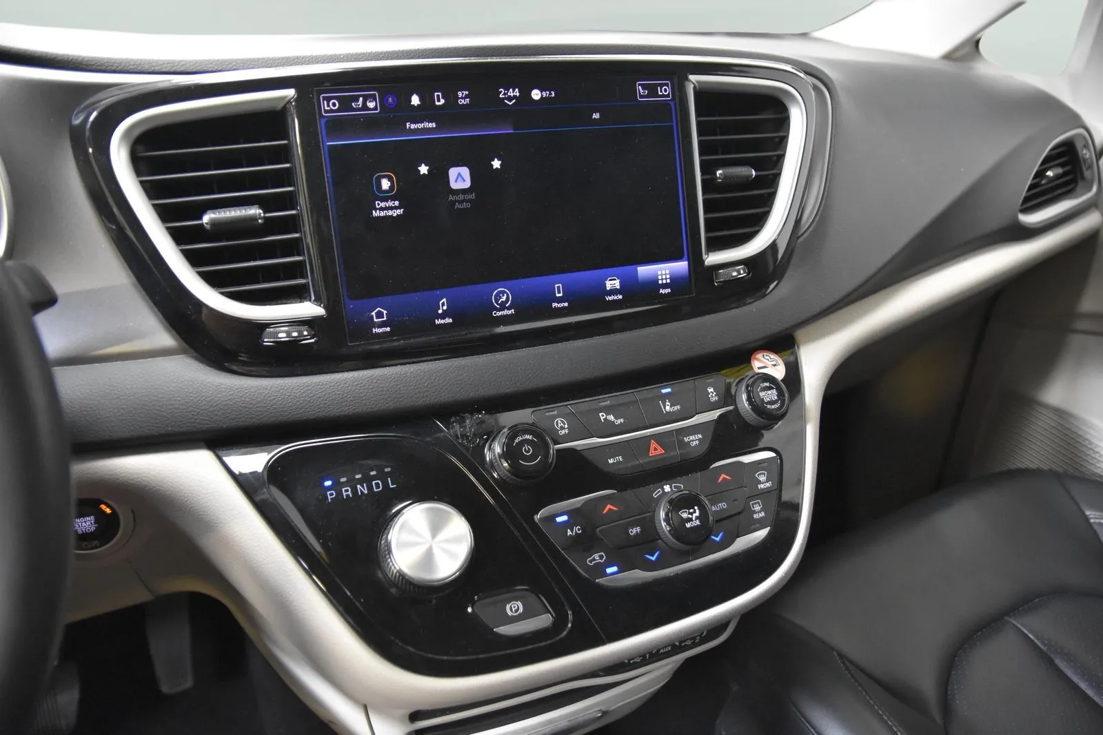 Chrysler Pacifica photo 19
