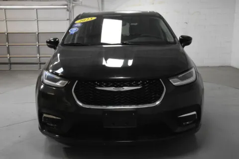 More photos of 2023 Chrysler Pacifica Touring L at Trevinos Auto Mart, TX