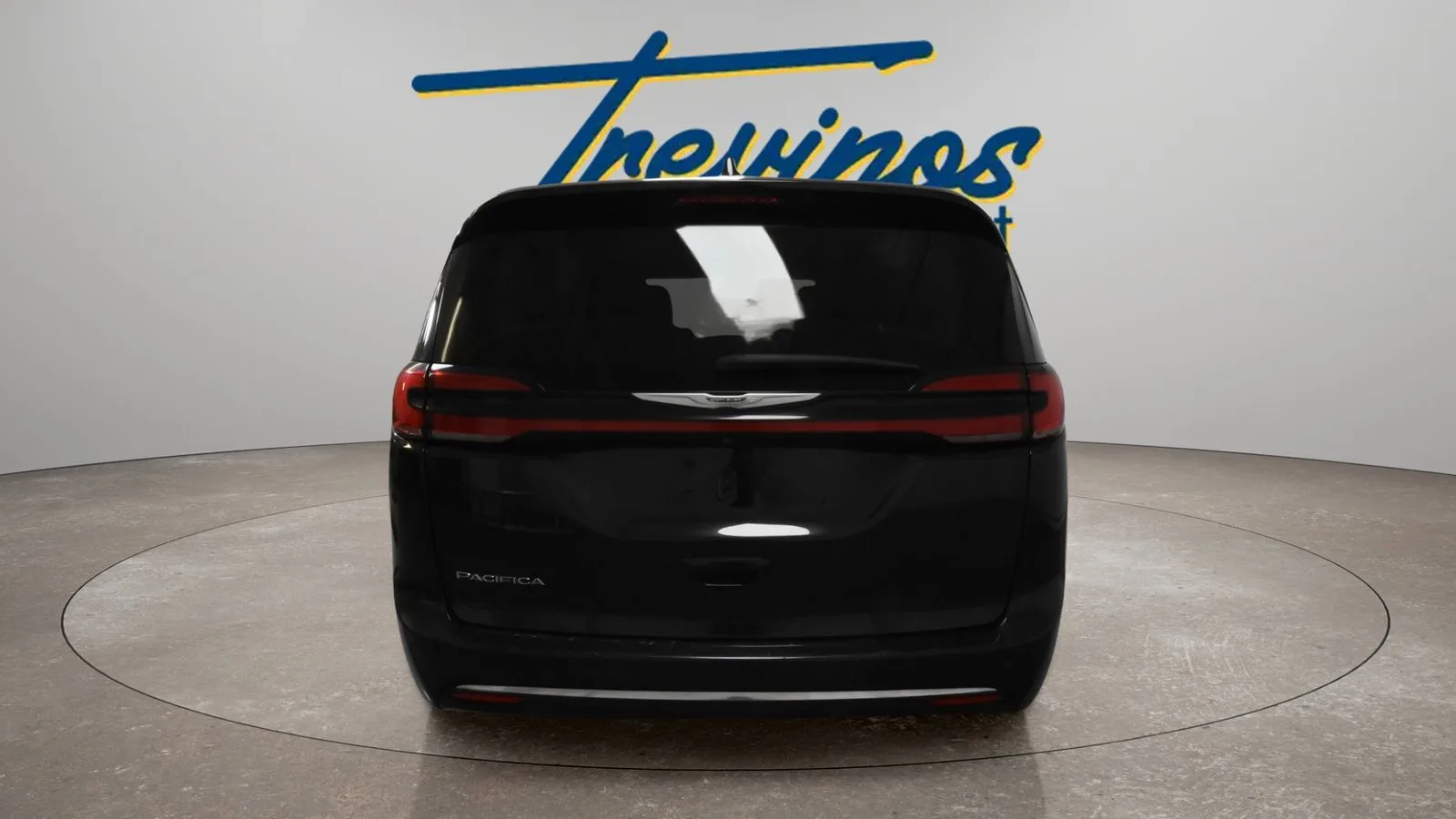 Chrysler Pacifica photo 10