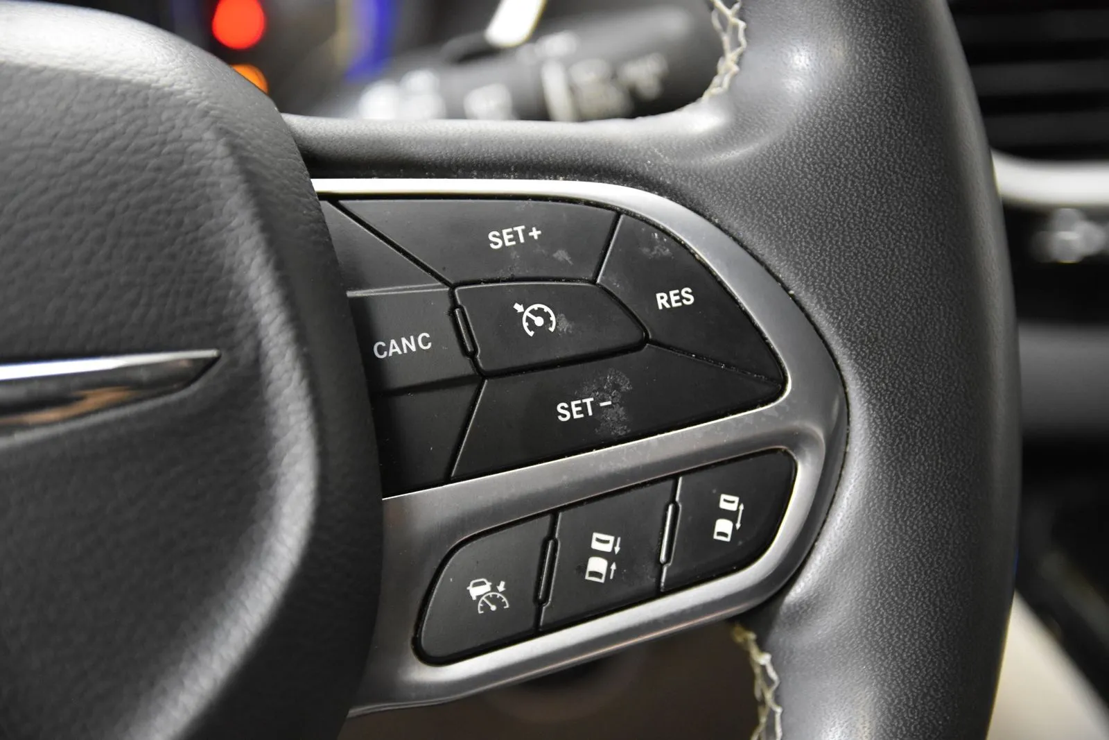 Chrysler Pacifica photo 16