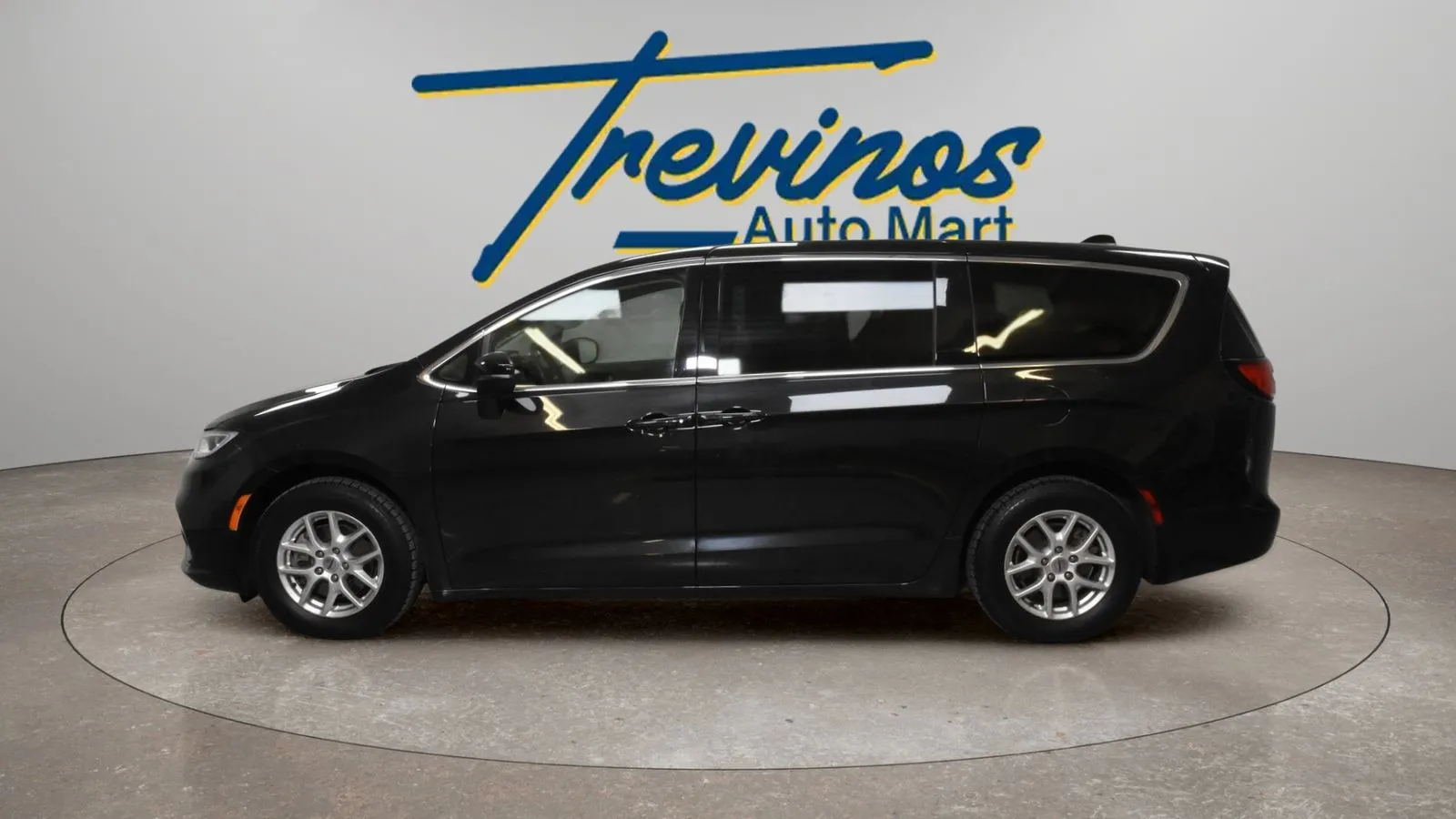 Chrysler Pacifica photo 11