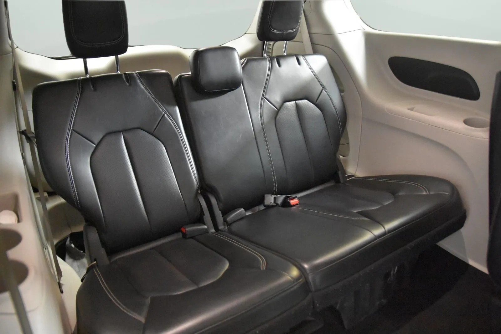 Chrysler Pacifica photo 34
