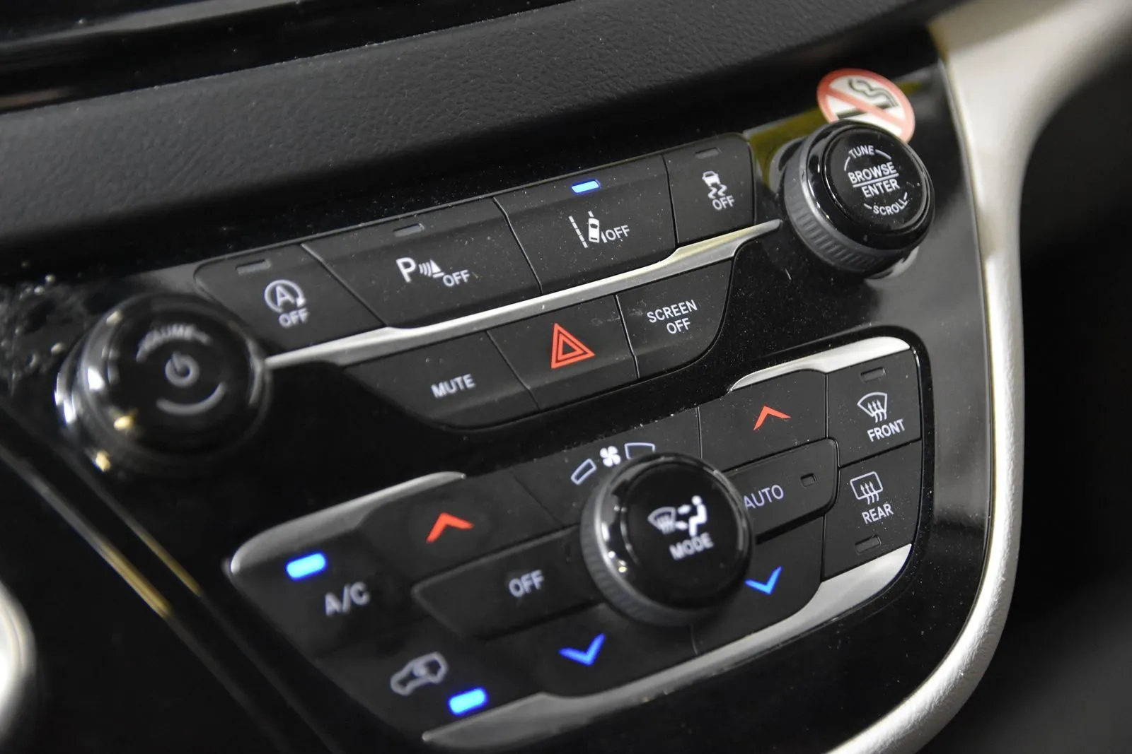 Chrysler Pacifica photo 22