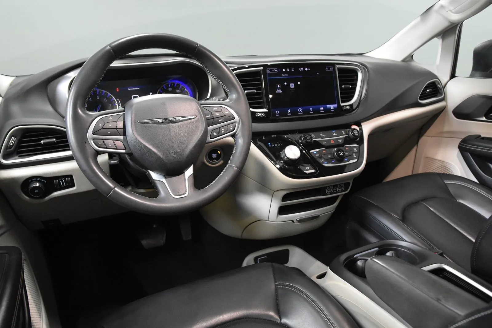 Chrysler Pacifica photo 27