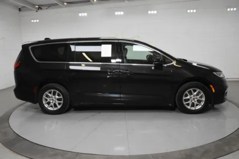 More photos of 2023 Chrysler Pacifica Touring L at Trevinos Auto Mart, TX