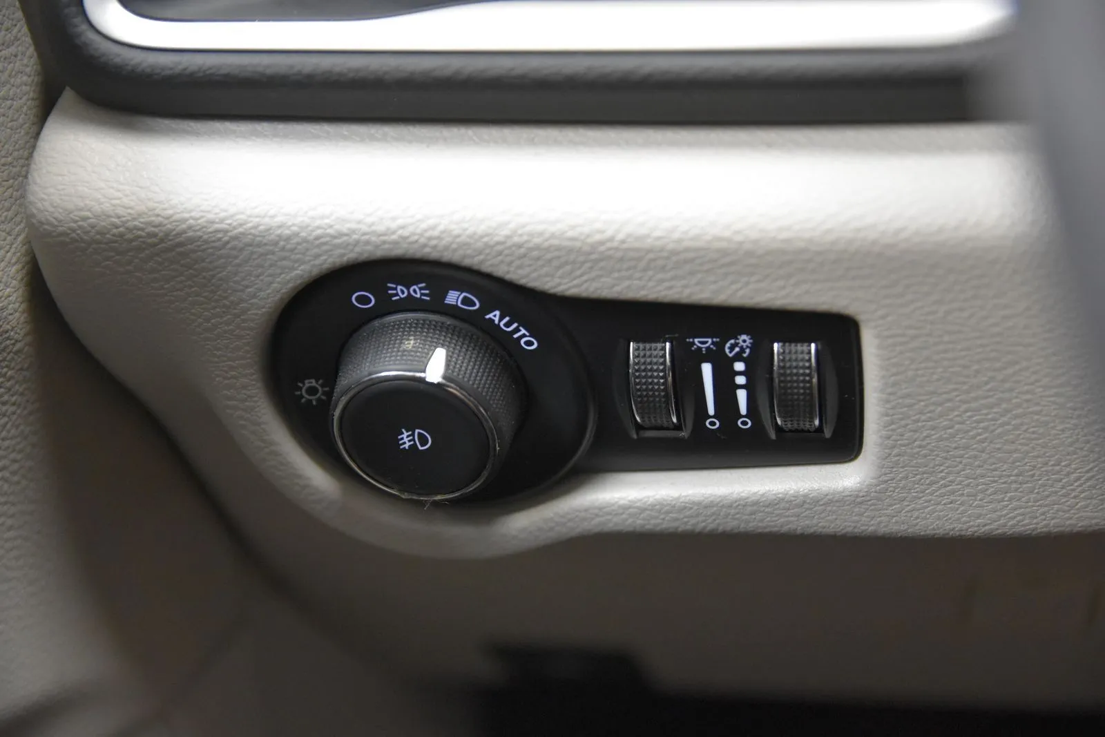 Chrysler Pacifica photo 18