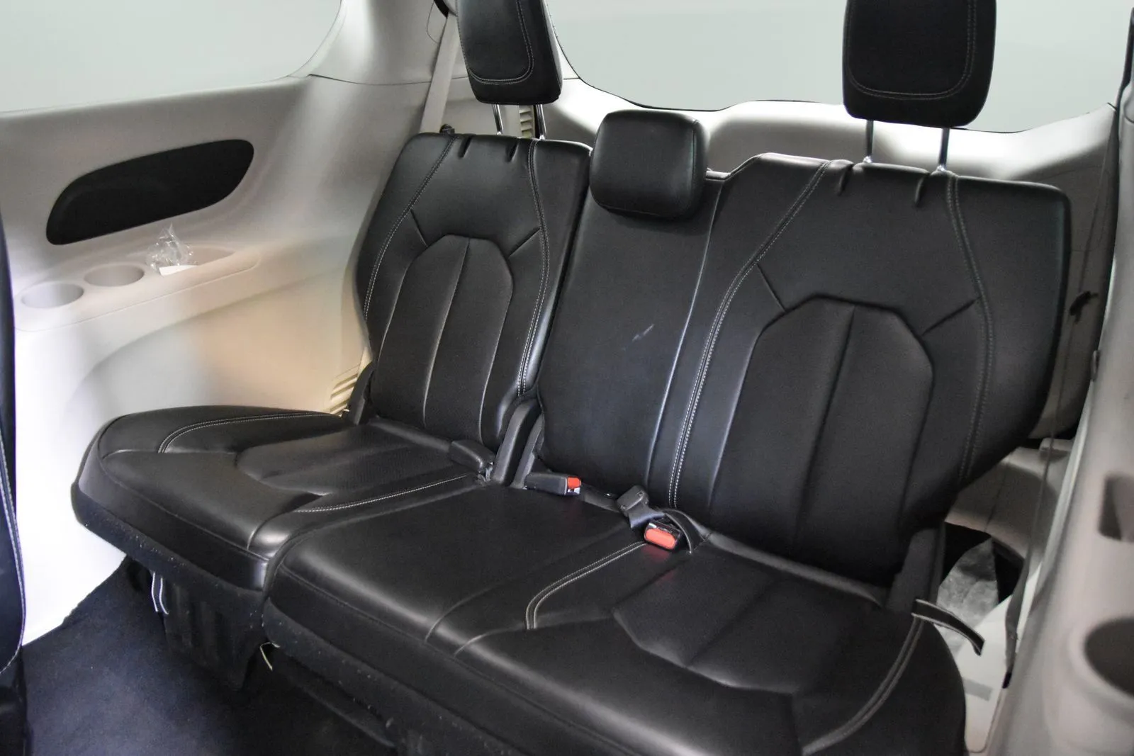 Chrysler Pacifica photo 31