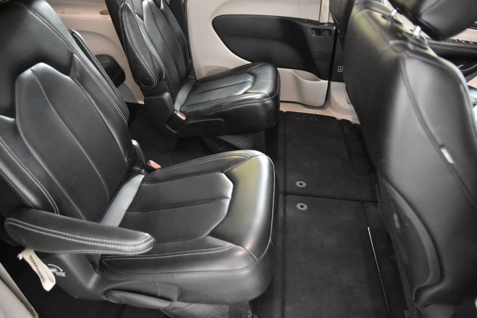 Chrysler Pacifica photo 33