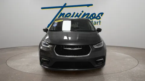 More photos of 2023 Chrysler Pacifica Touring L at Trevinos Auto Mart, TX