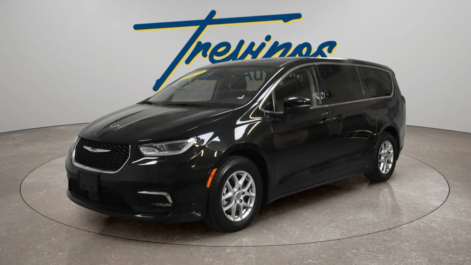 Chrysler Pacifica photo 8