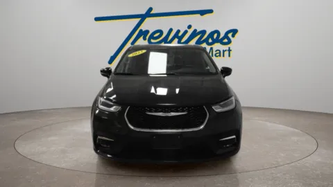 More photos of 2023 Chrysler Pacifica Touring L at Trevinos Auto Mart, TX