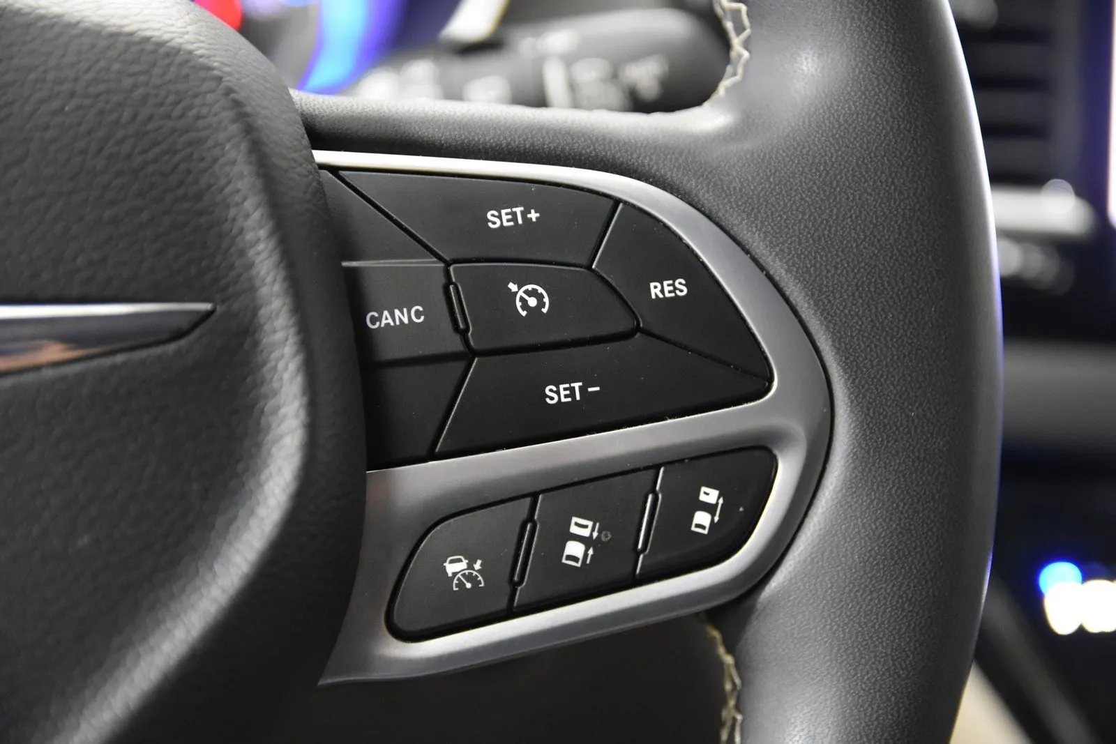 Chrysler Pacifica photo 17