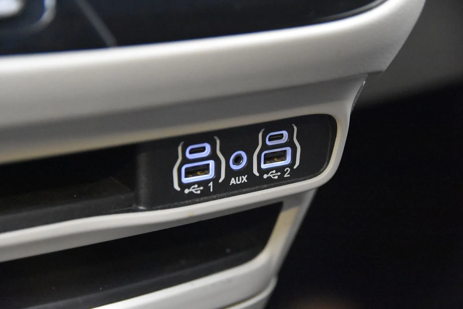 Chrysler Pacifica photo 25