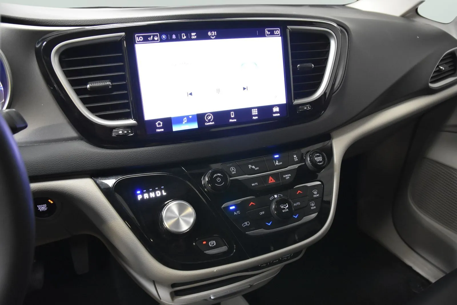 Chrysler Pacifica photo 20