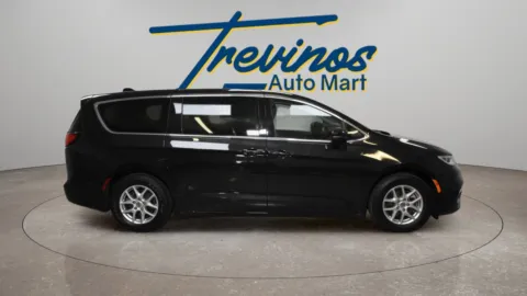 More photos of 2023 Chrysler Pacifica Touring L at Trevinos Auto Mart, TX