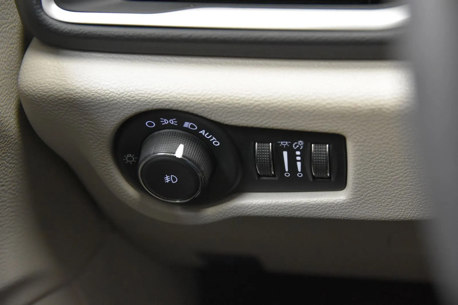 Chrysler Pacifica photo 19