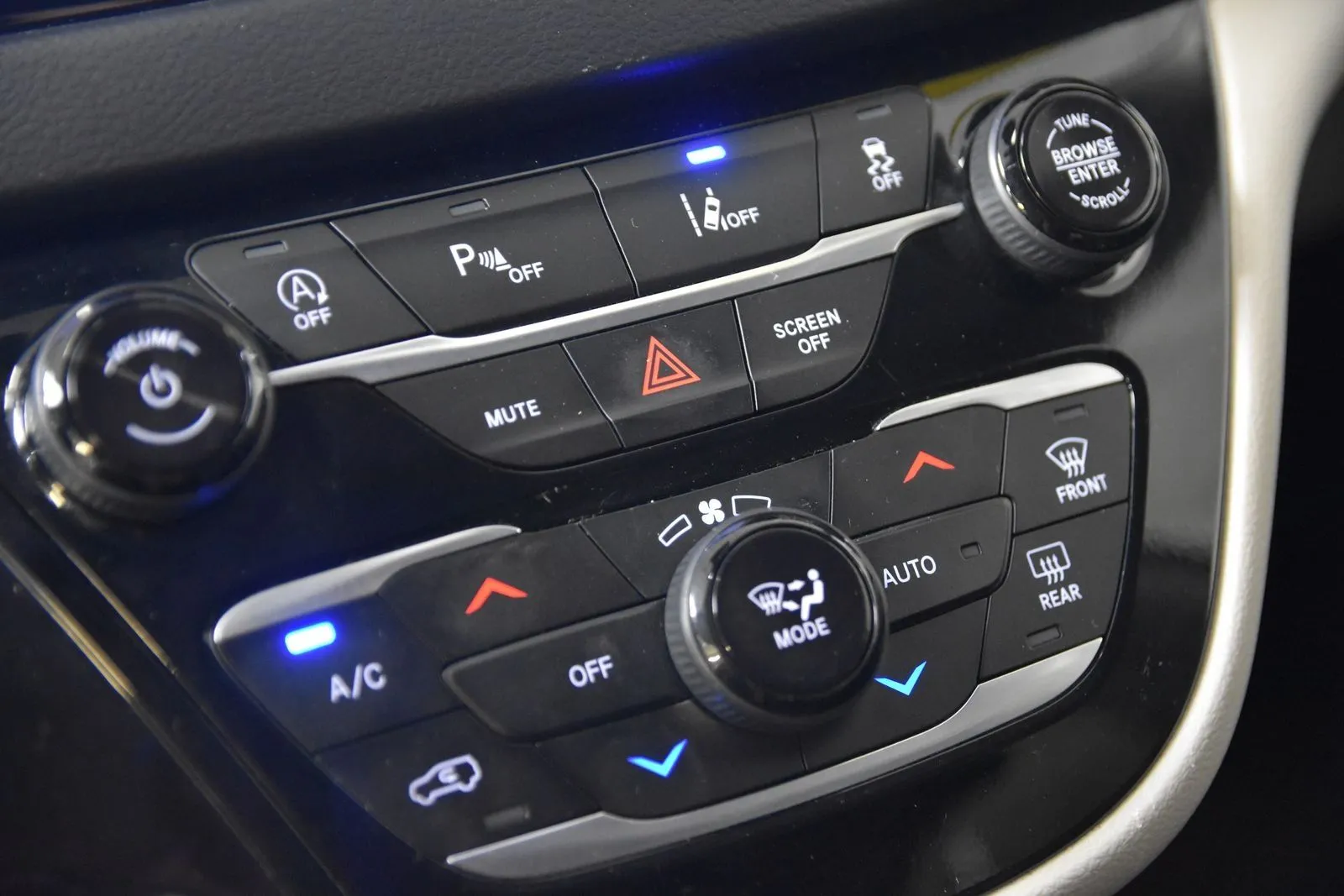 Chrysler Pacifica photo 23