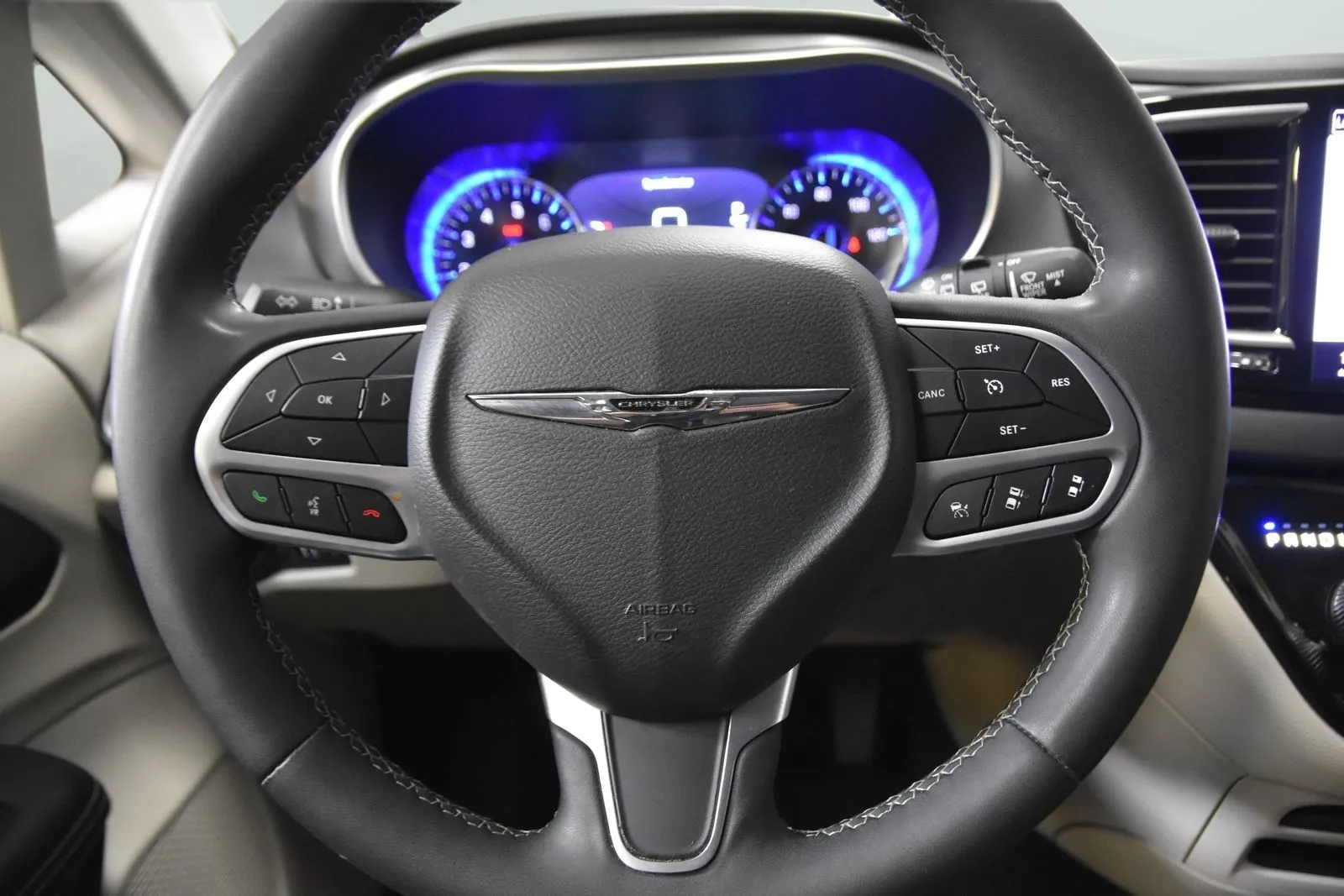 Chrysler Pacifica photo 15