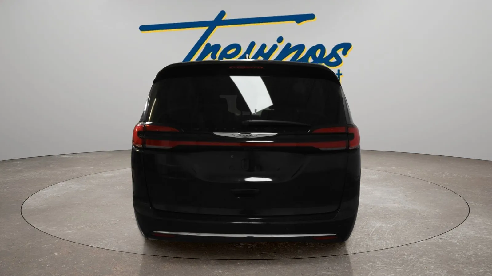 Chrysler Pacifica photo 10