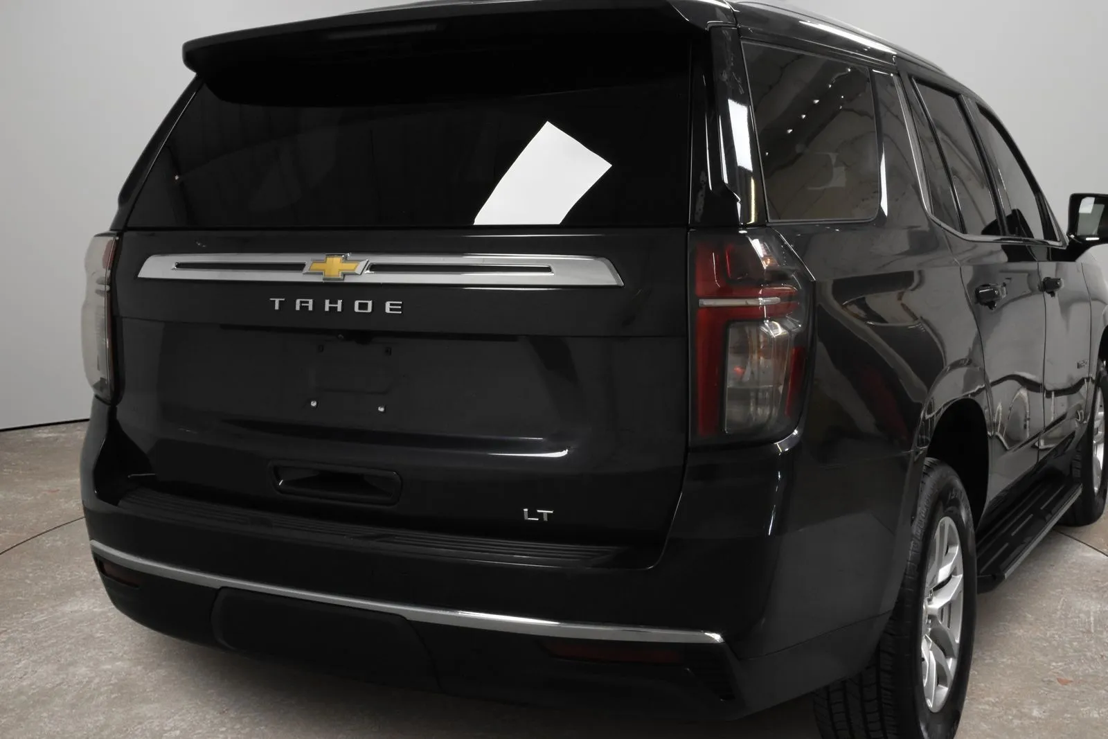 Chevrolet Tahoe photo 3