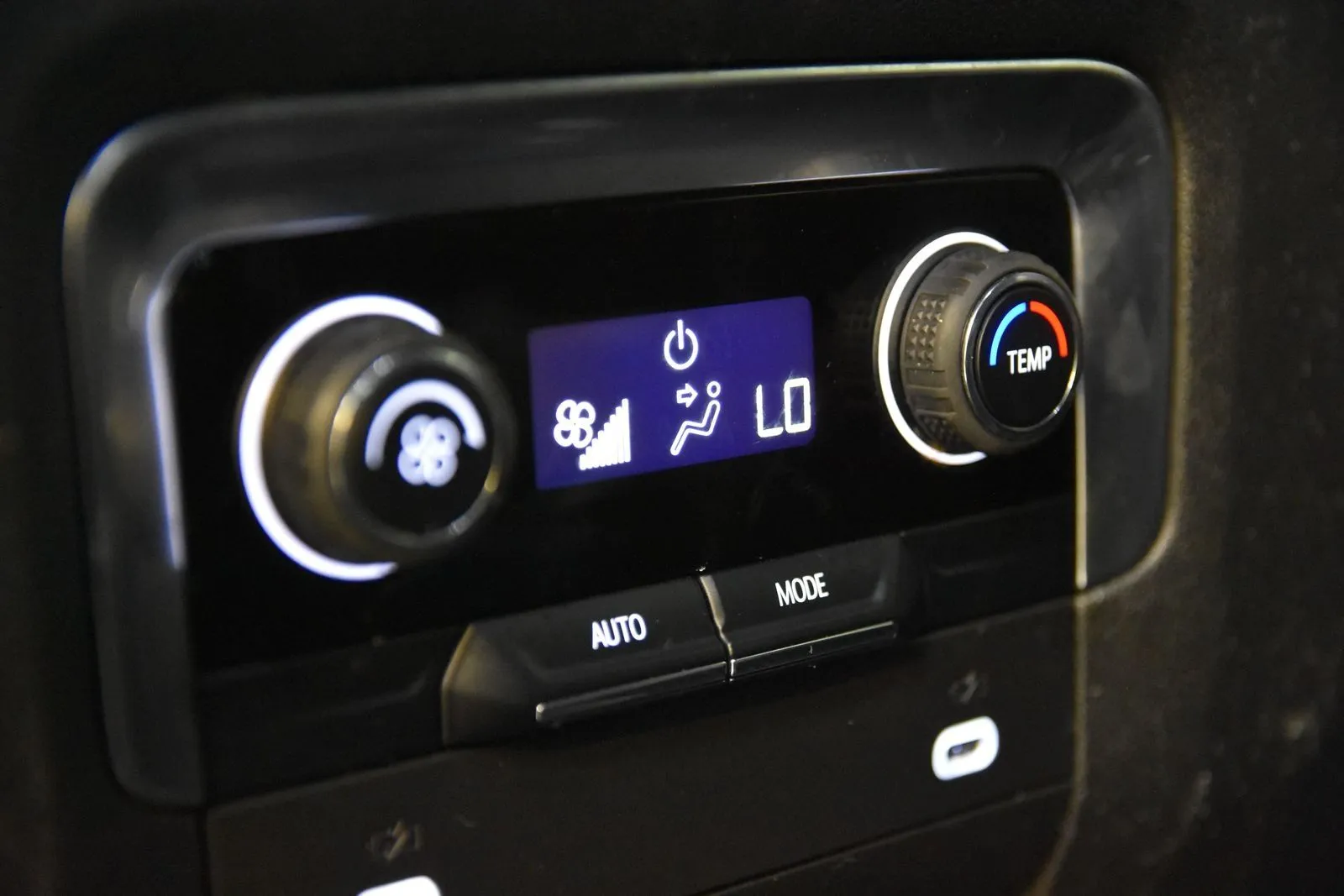 Chevrolet Tahoe photo 29