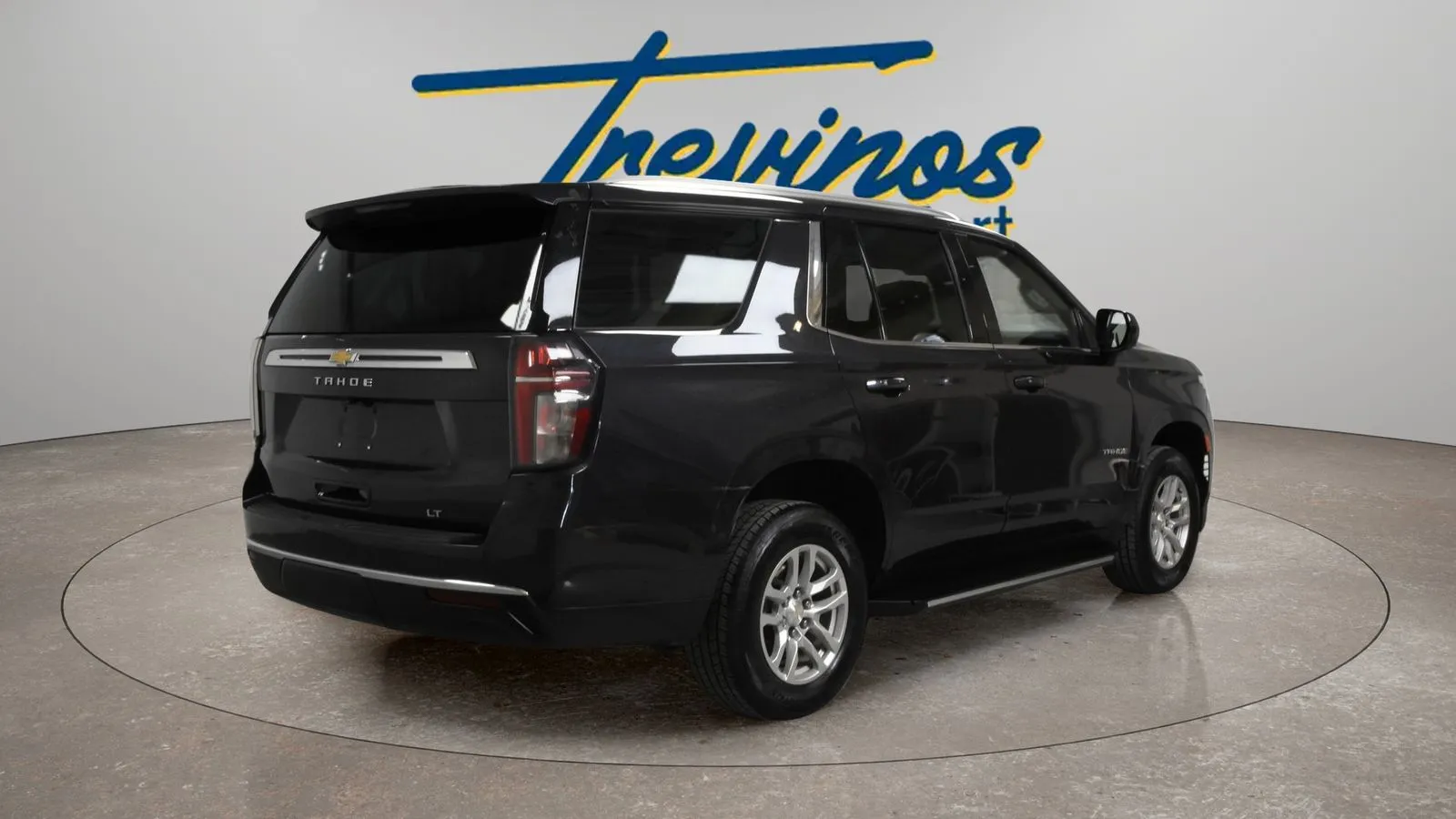 Chevrolet Tahoe photo 2