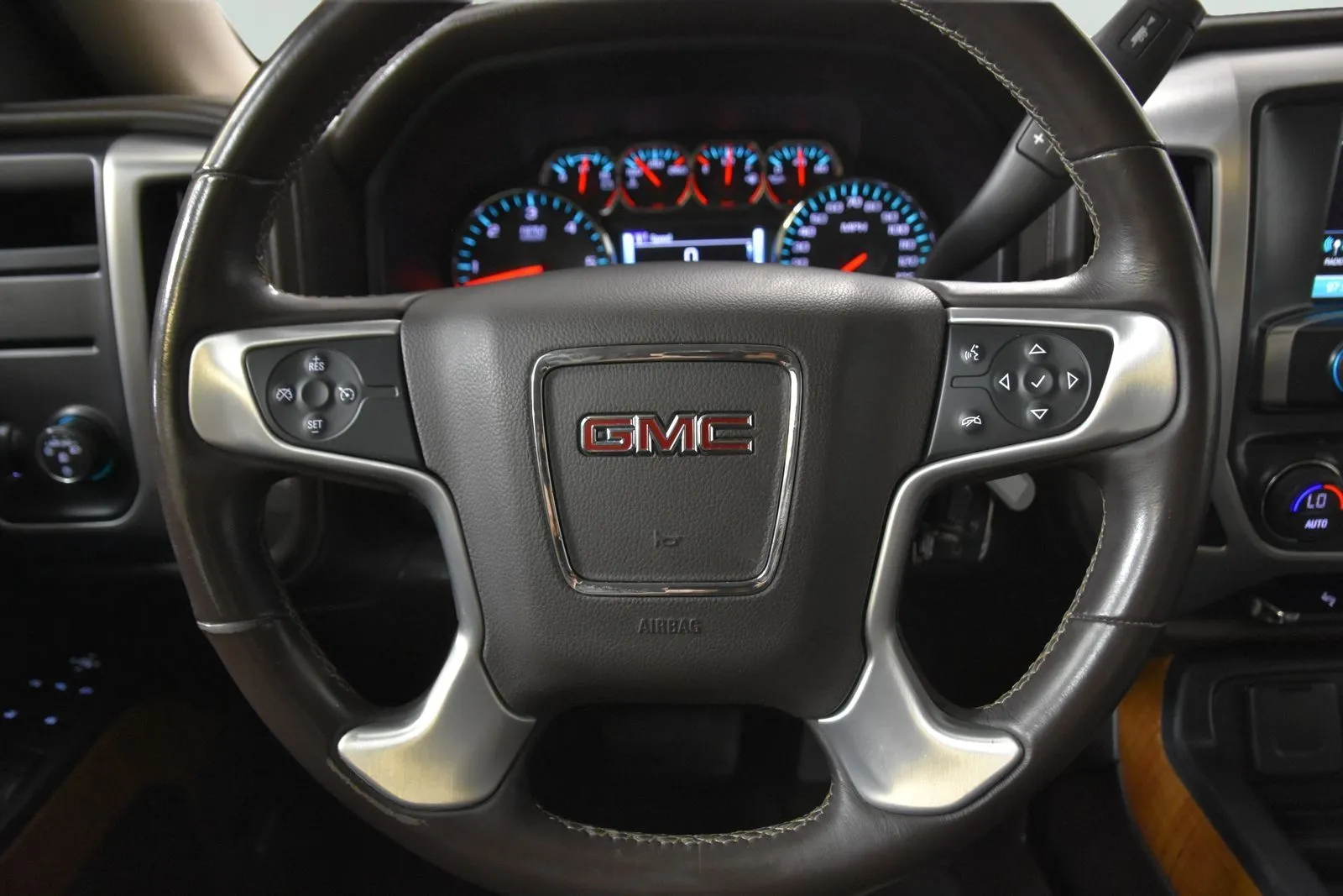 GMC Sierra photo 16