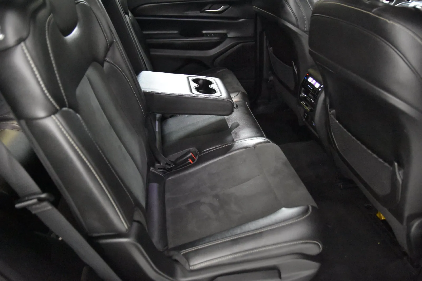 Jeep Grand Cherokee L photo 33