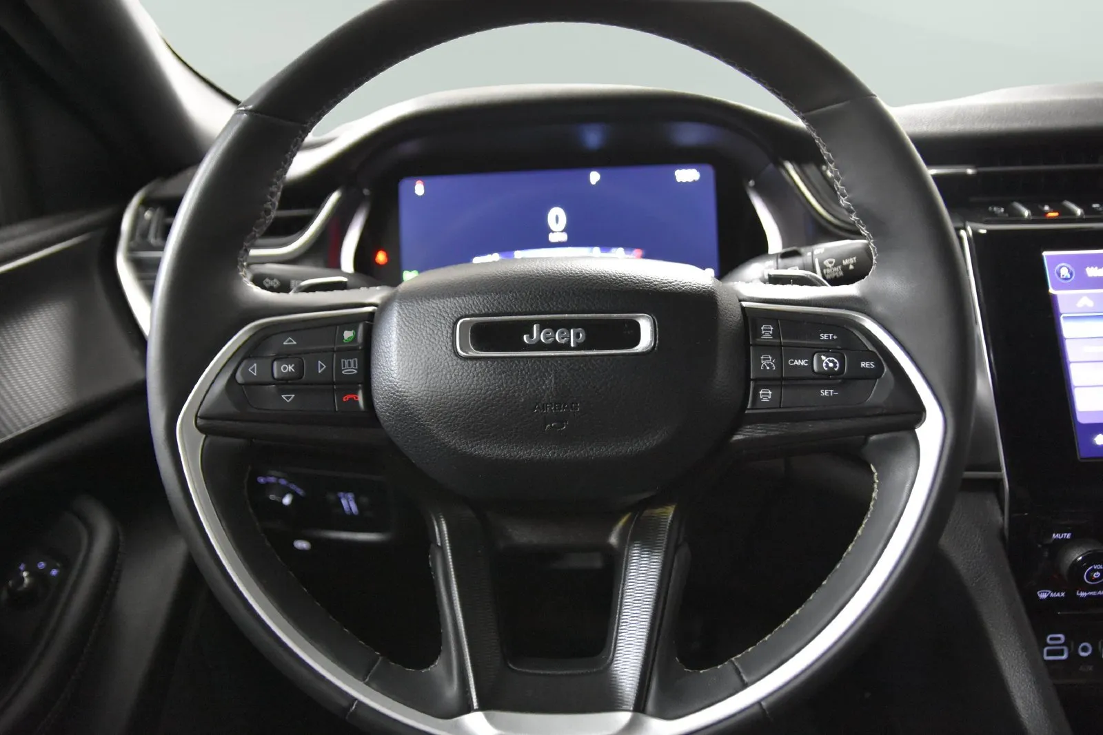 Jeep Grand Cherokee L photo 14