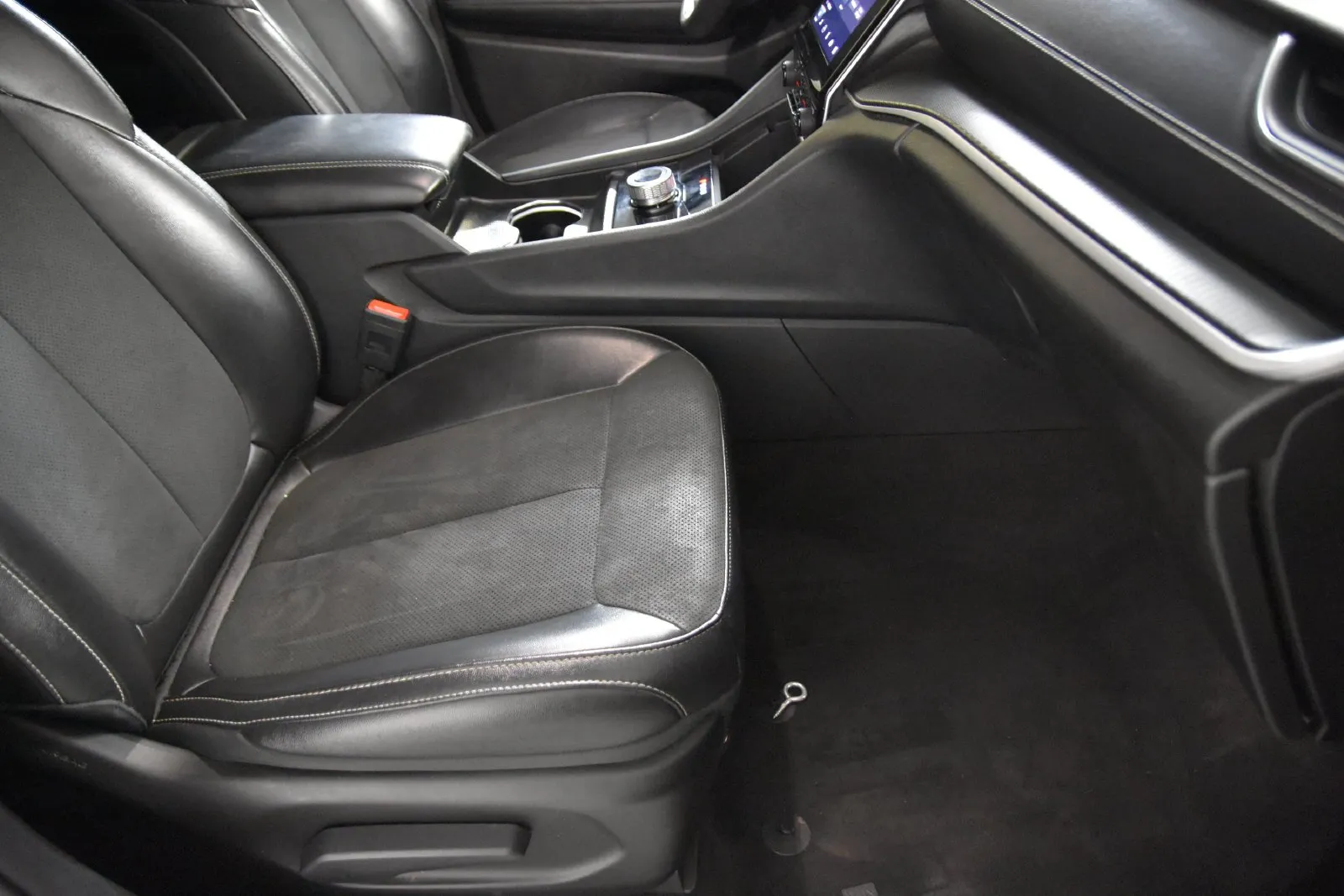 Jeep Grand Cherokee L photo 32