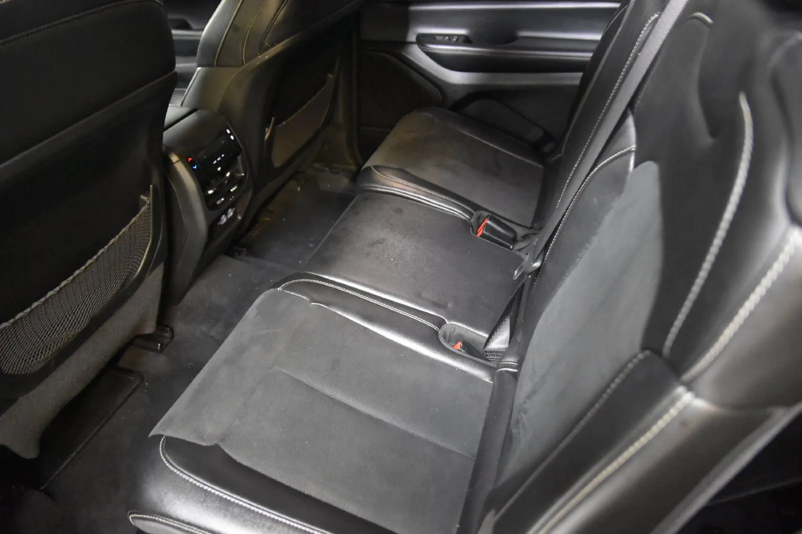 Jeep Grand Cherokee L photo 27