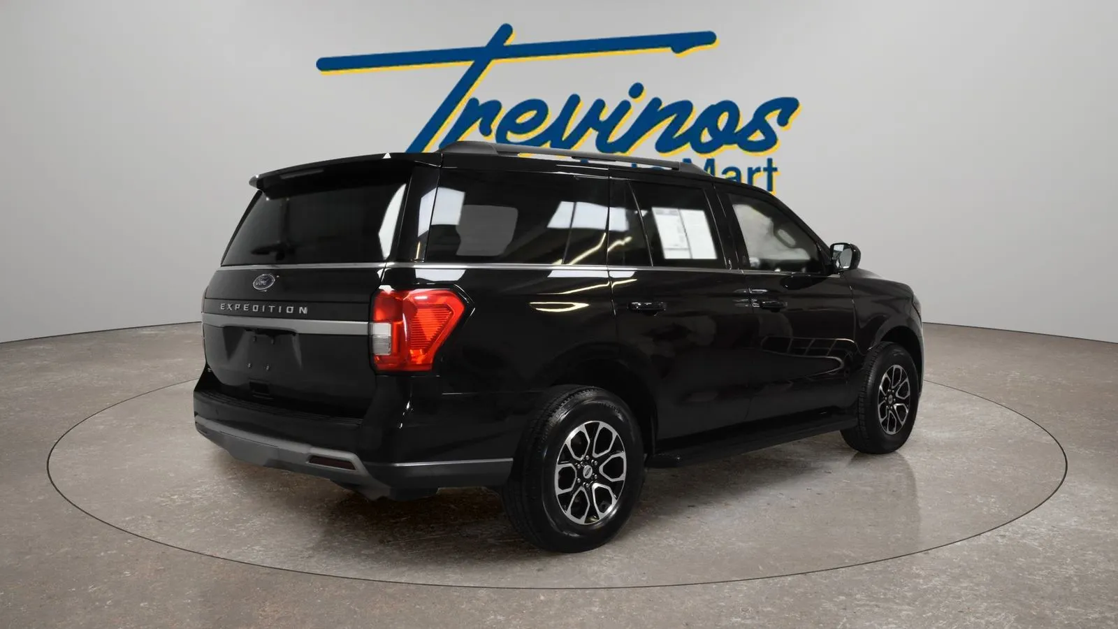 Ford Expedition photo 2