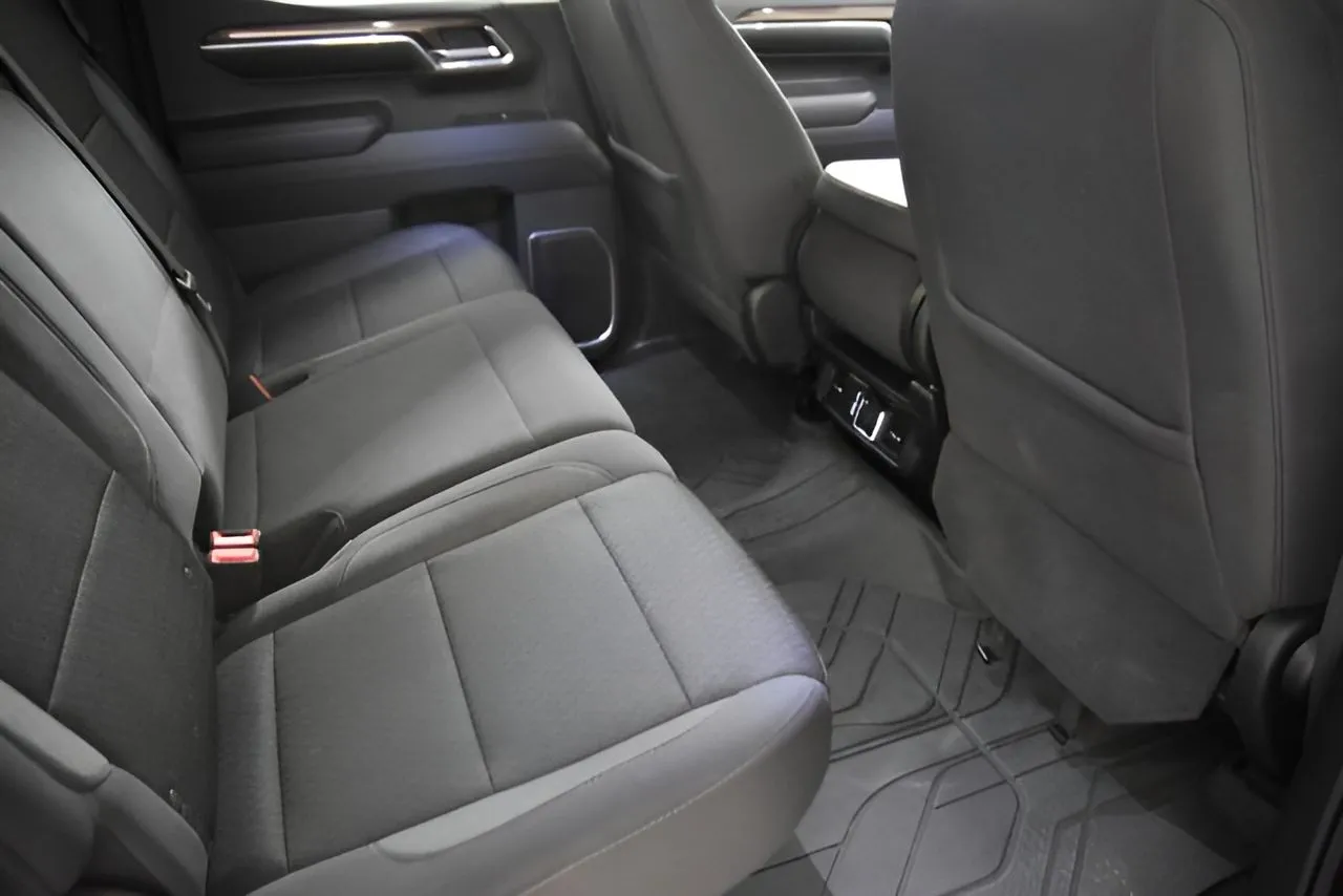 Chevrolet Silverado photo 36