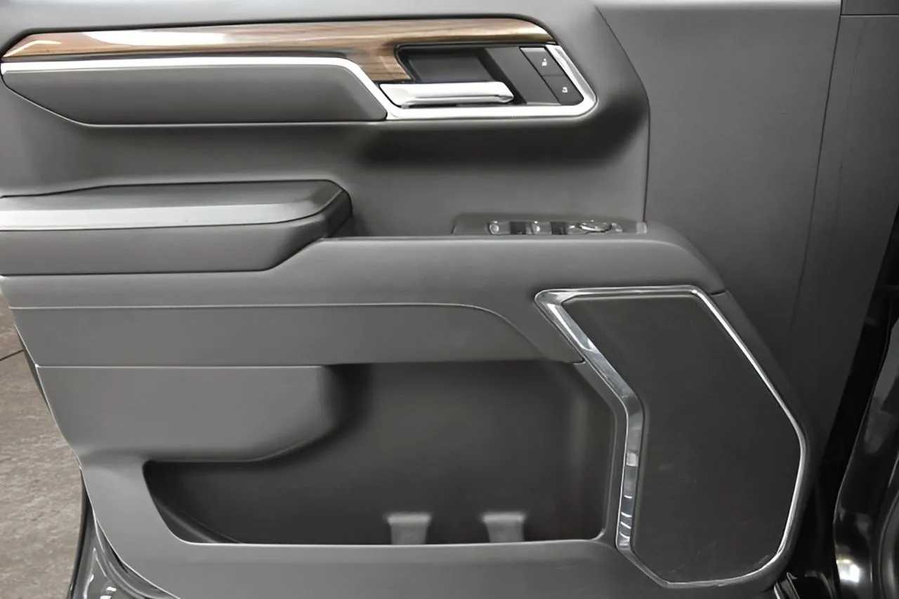 Chevrolet Silverado photo 13