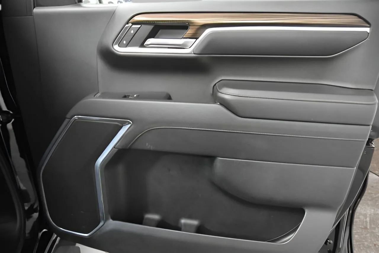 Chevrolet Silverado photo 11