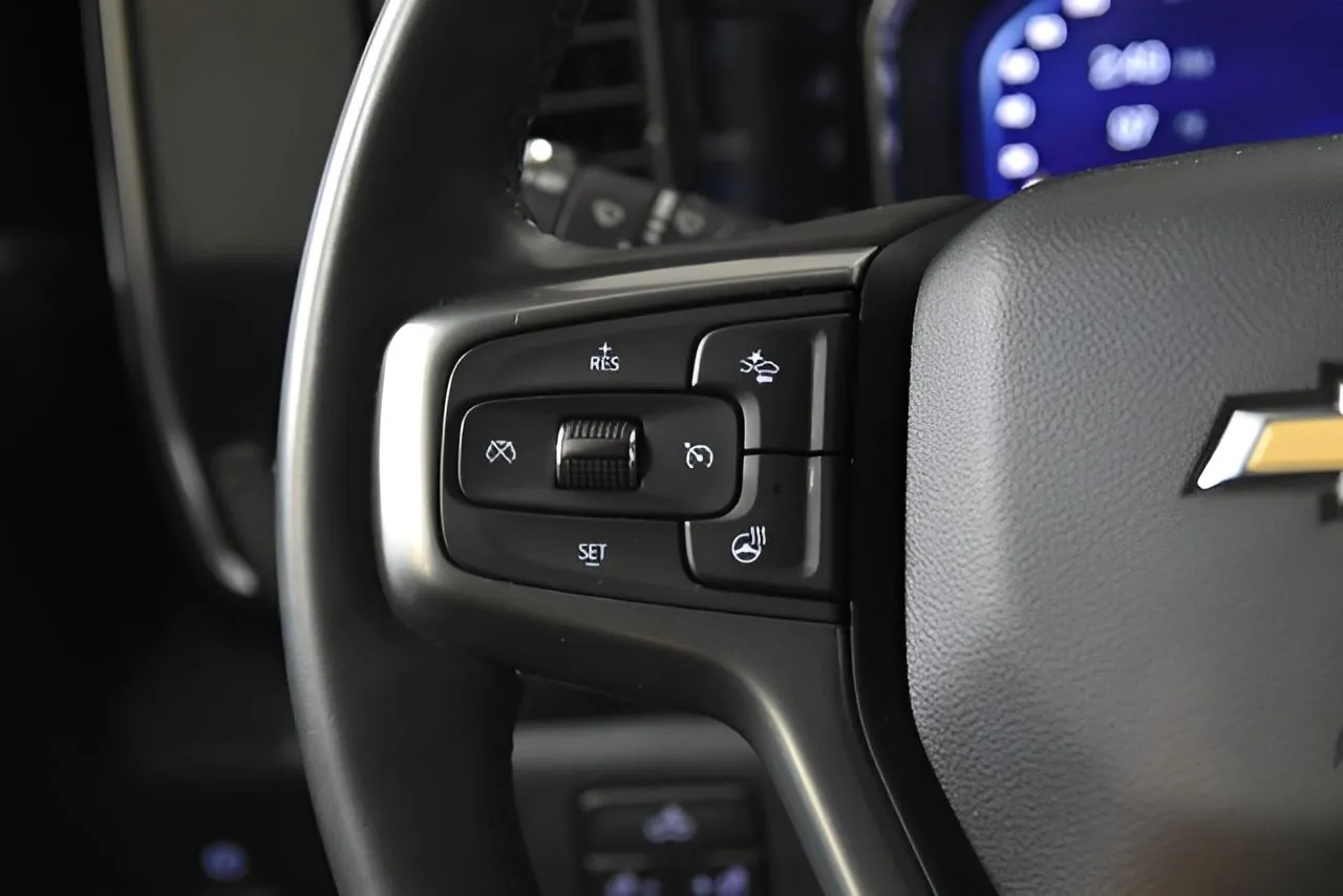 Chevrolet Silverado photo 19