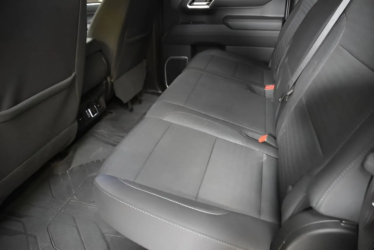 Chevrolet Silverado photo 33