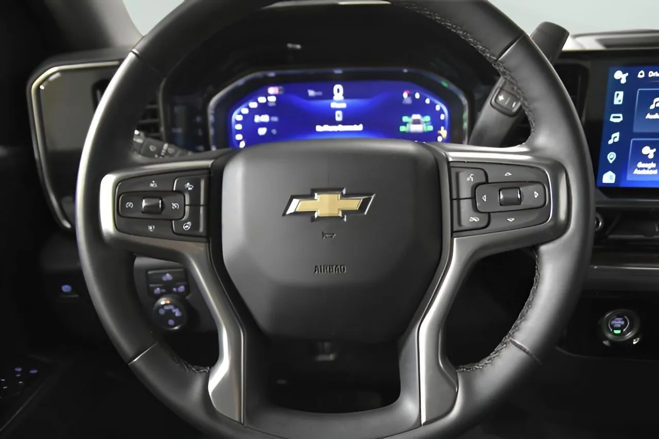 Chevrolet Silverado photo 17