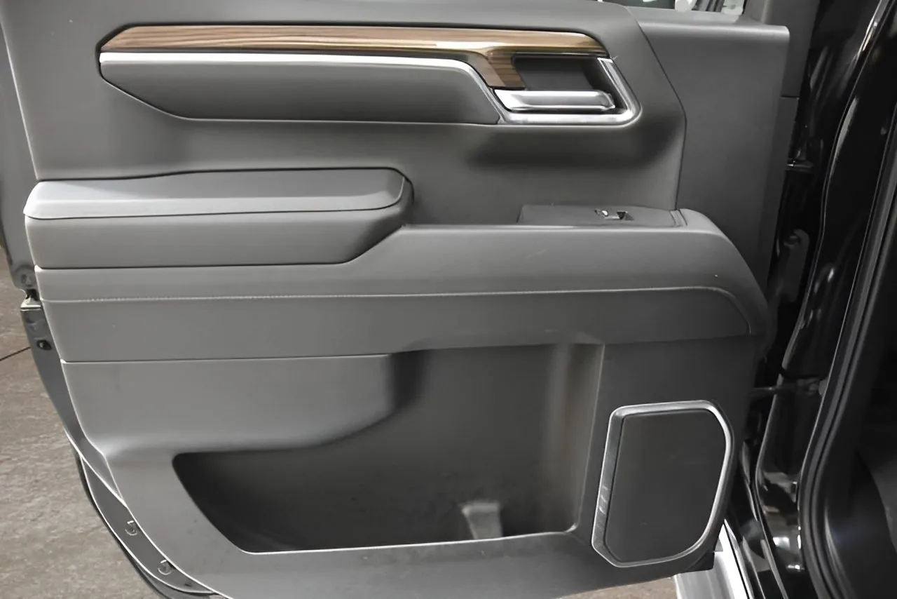 Chevrolet Silverado photo 12