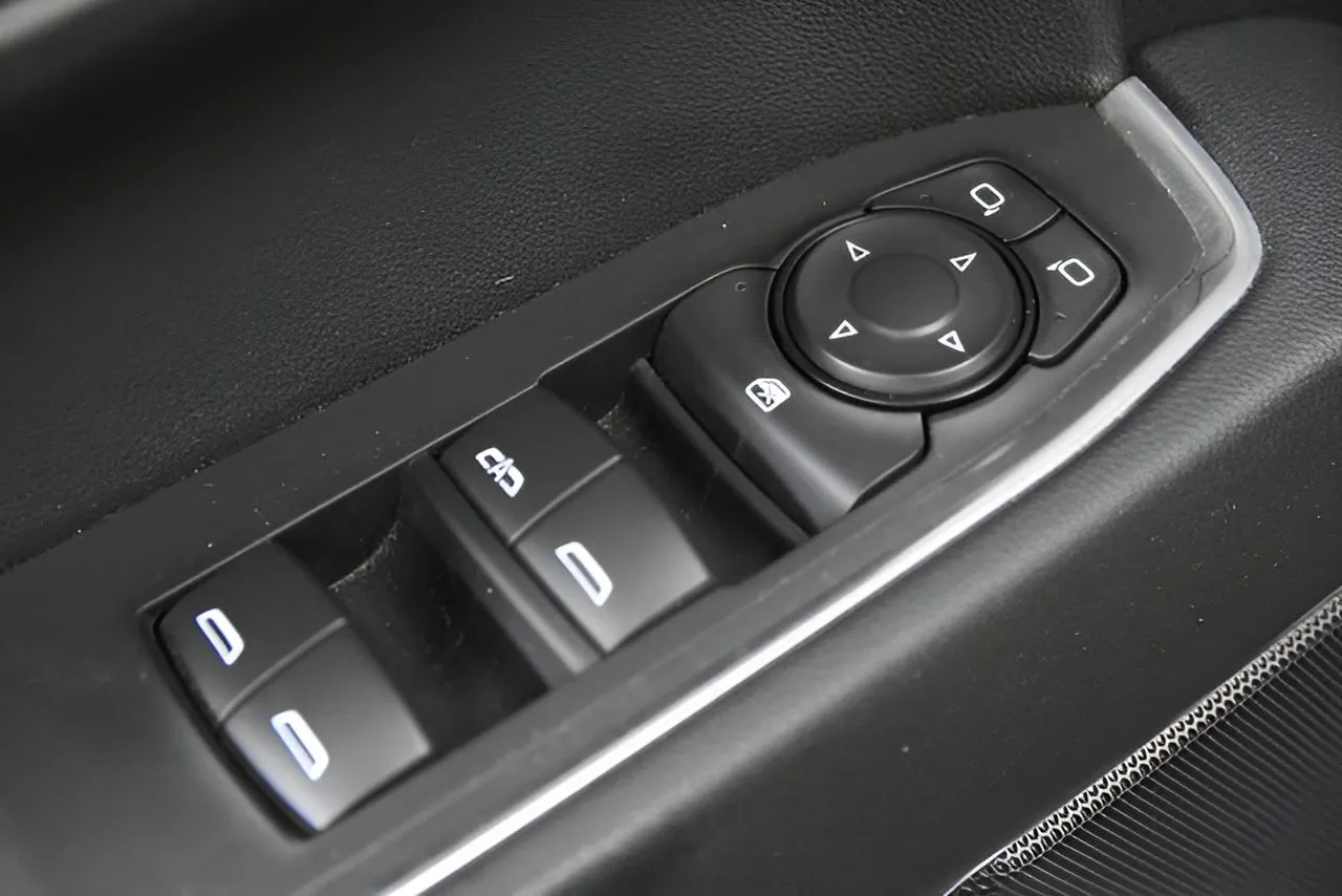 Chevrolet Silverado photo 15