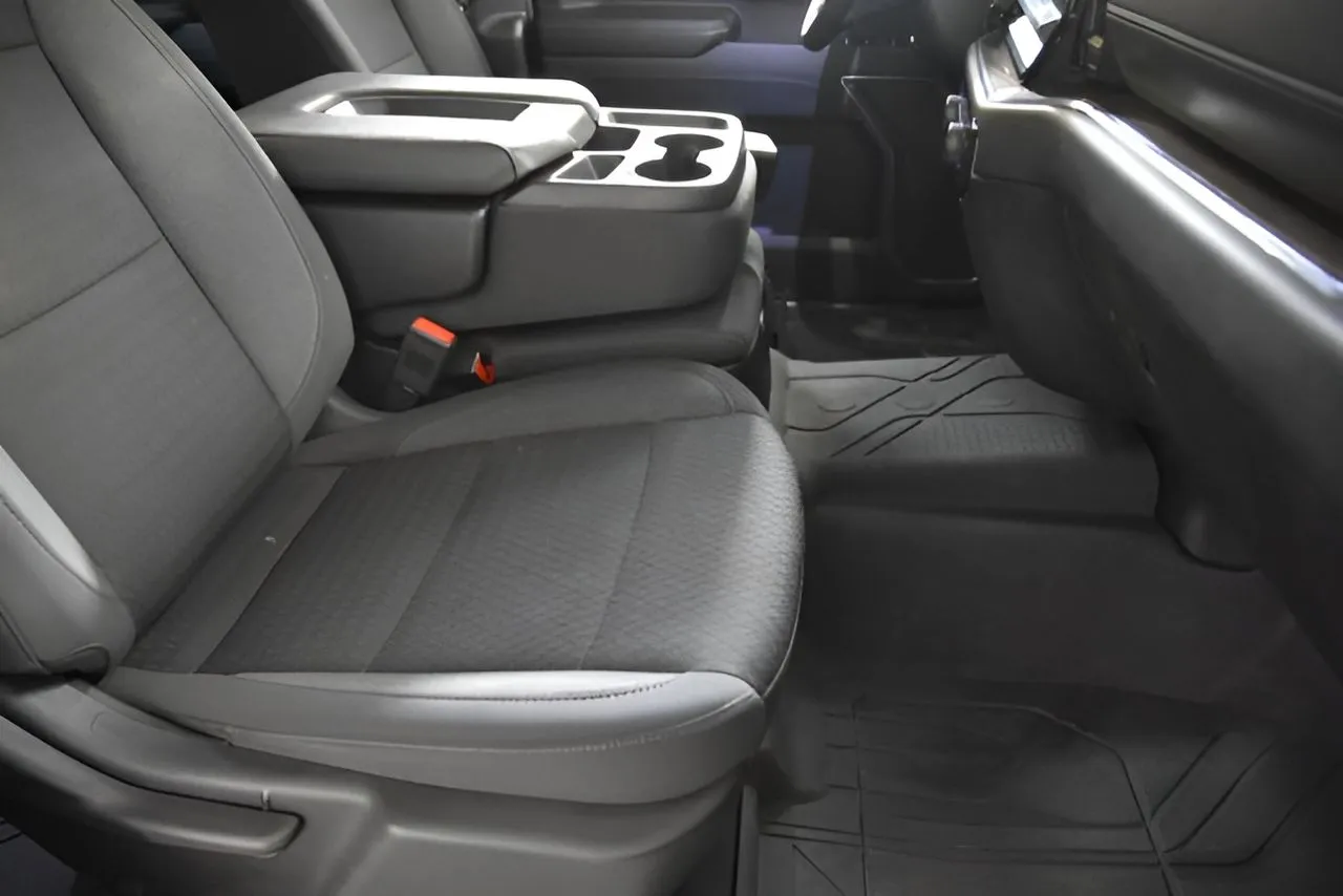 Chevrolet Silverado photo 35