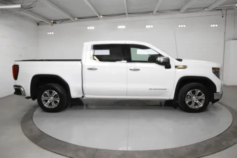 More photos of 2025 GMC Sierra 1500 SLT at Trevinos Auto Mart, TX