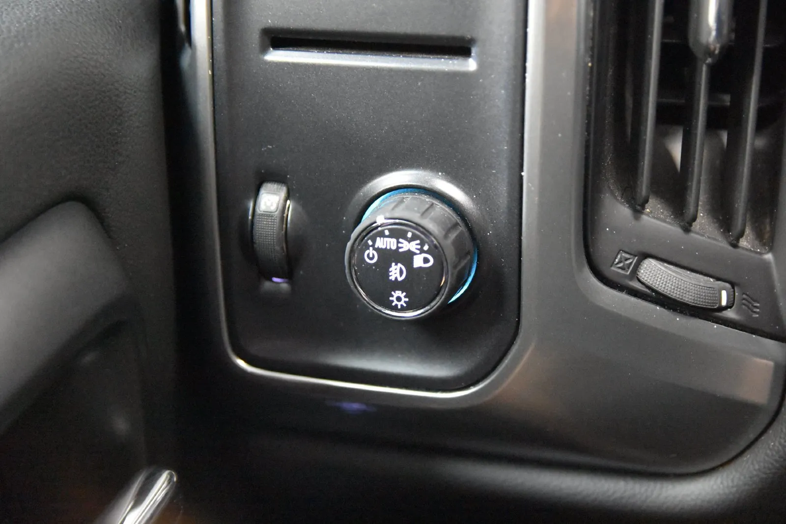 Chevrolet Silverado photo 18