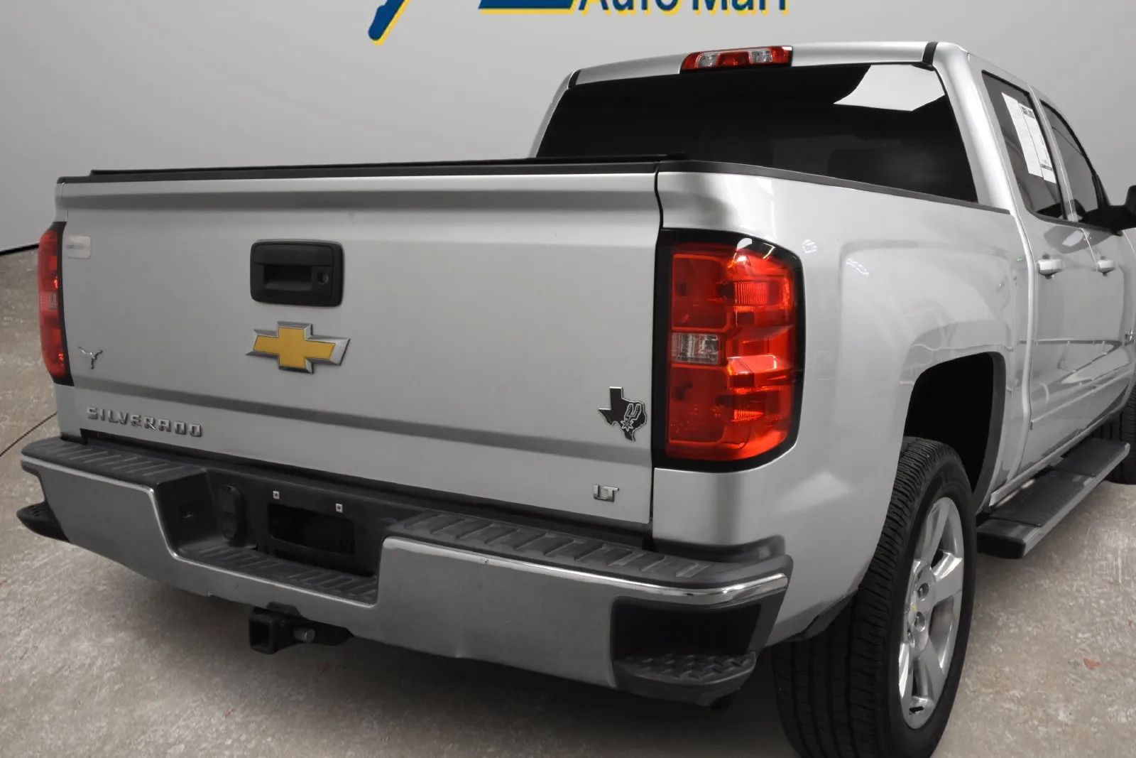 Chevrolet Silverado photo 3