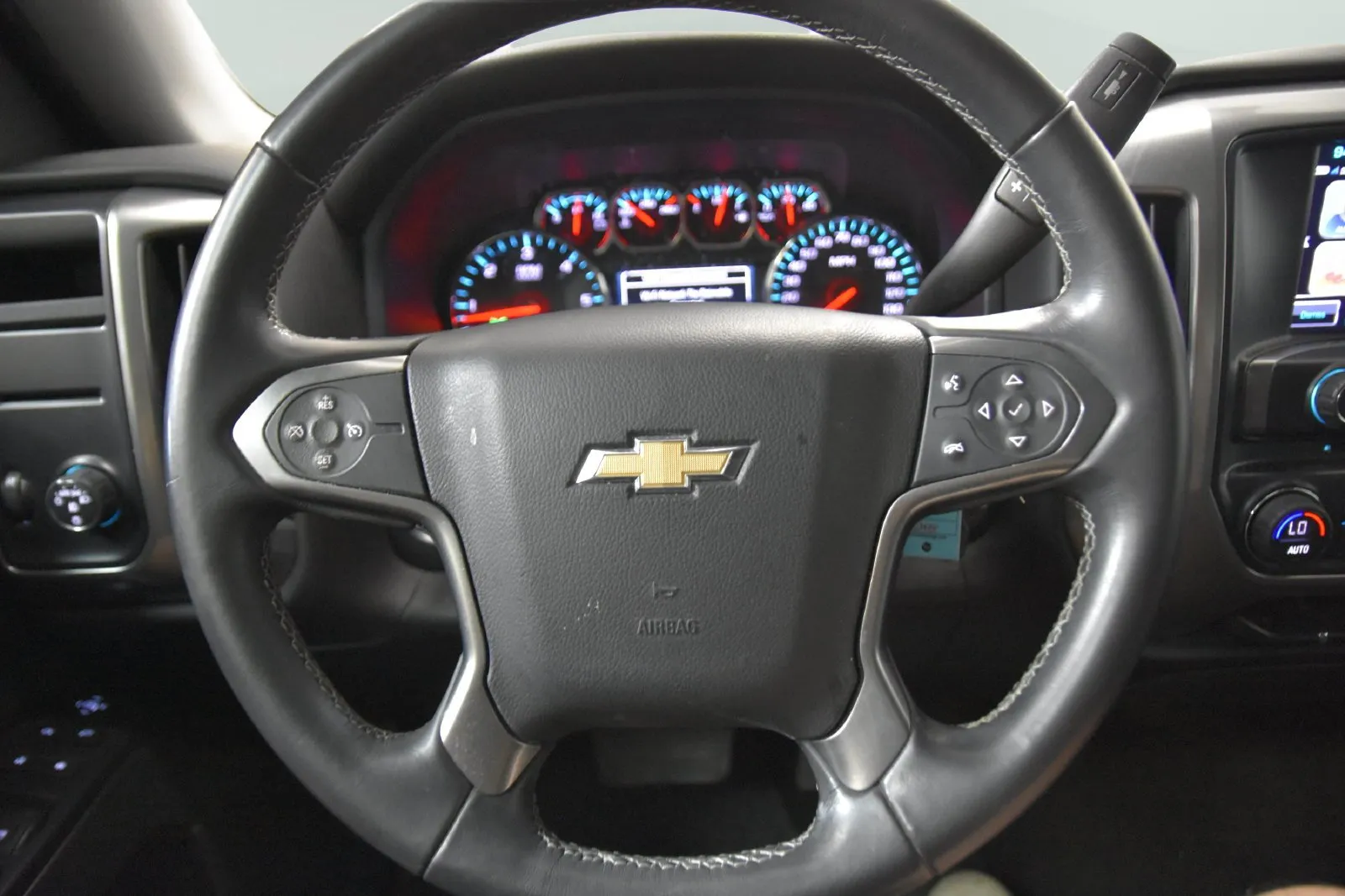 Chevrolet Silverado photo 14