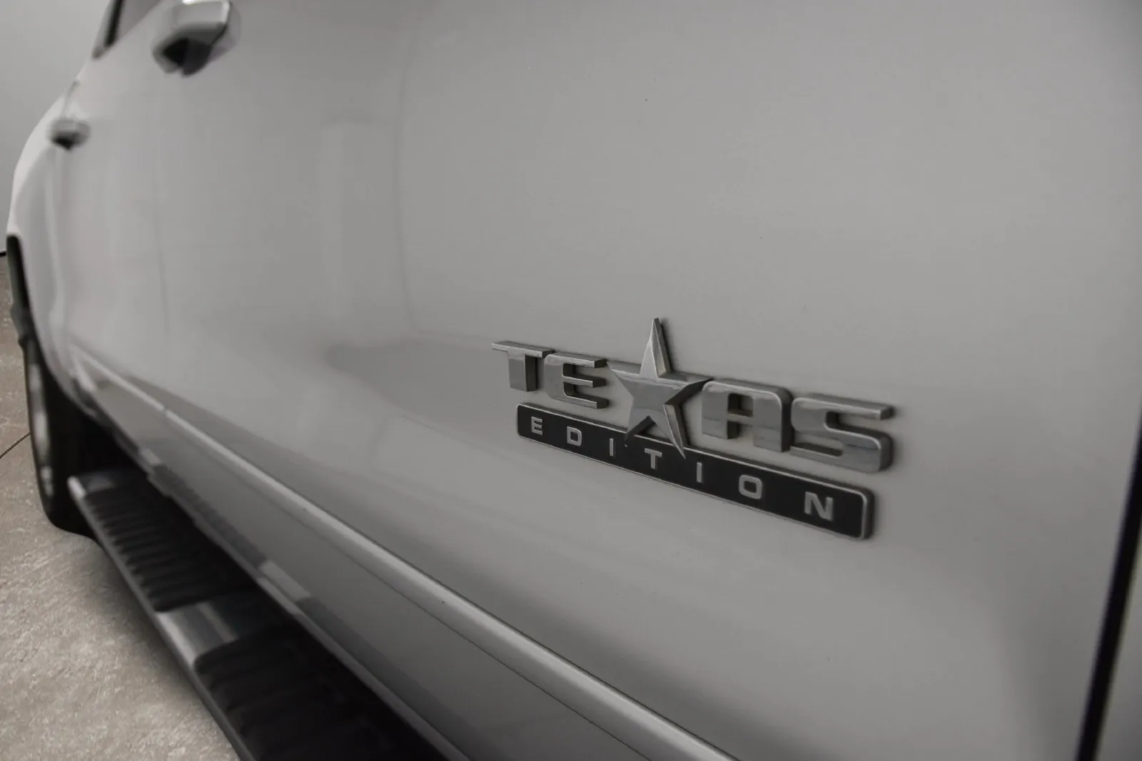 Chevrolet Silverado photo 32