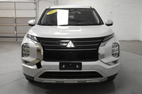 More photos of 2024 Mitsubishi Outlander SE at Trevinos Auto Mart, TX