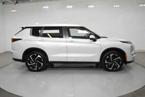 More photos of 2024 Mitsubishi Outlander SE at Trevinos Auto Mart, TX