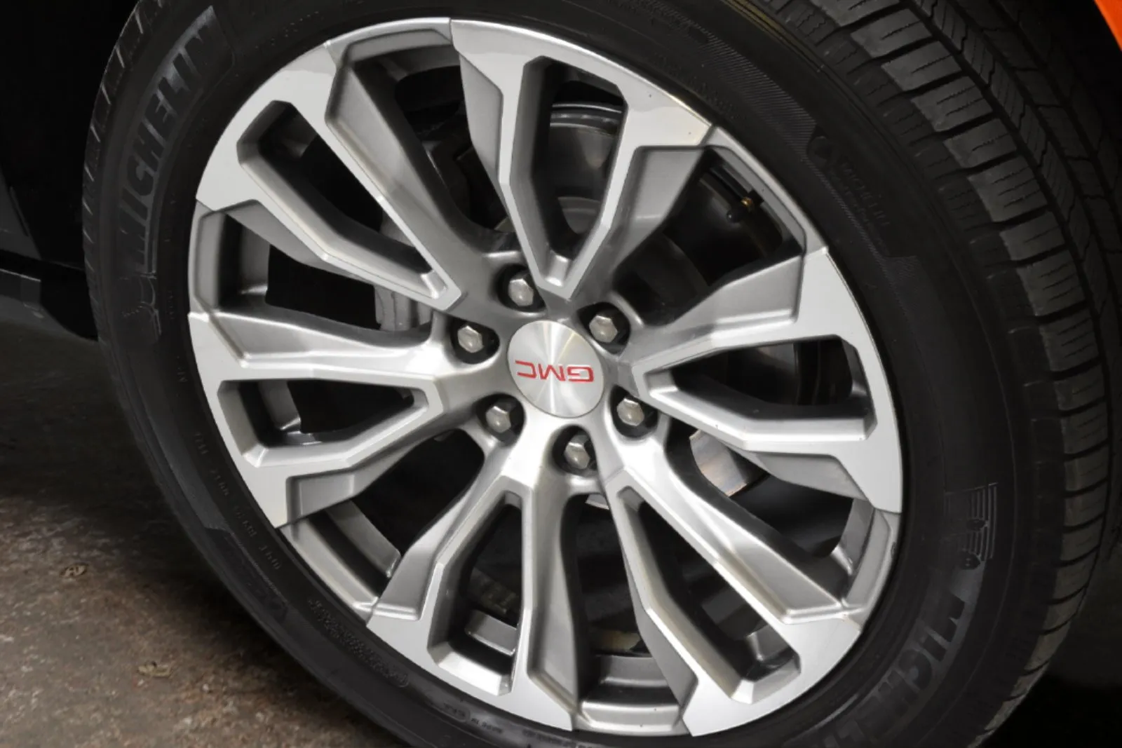 GMC Yukon photo 6